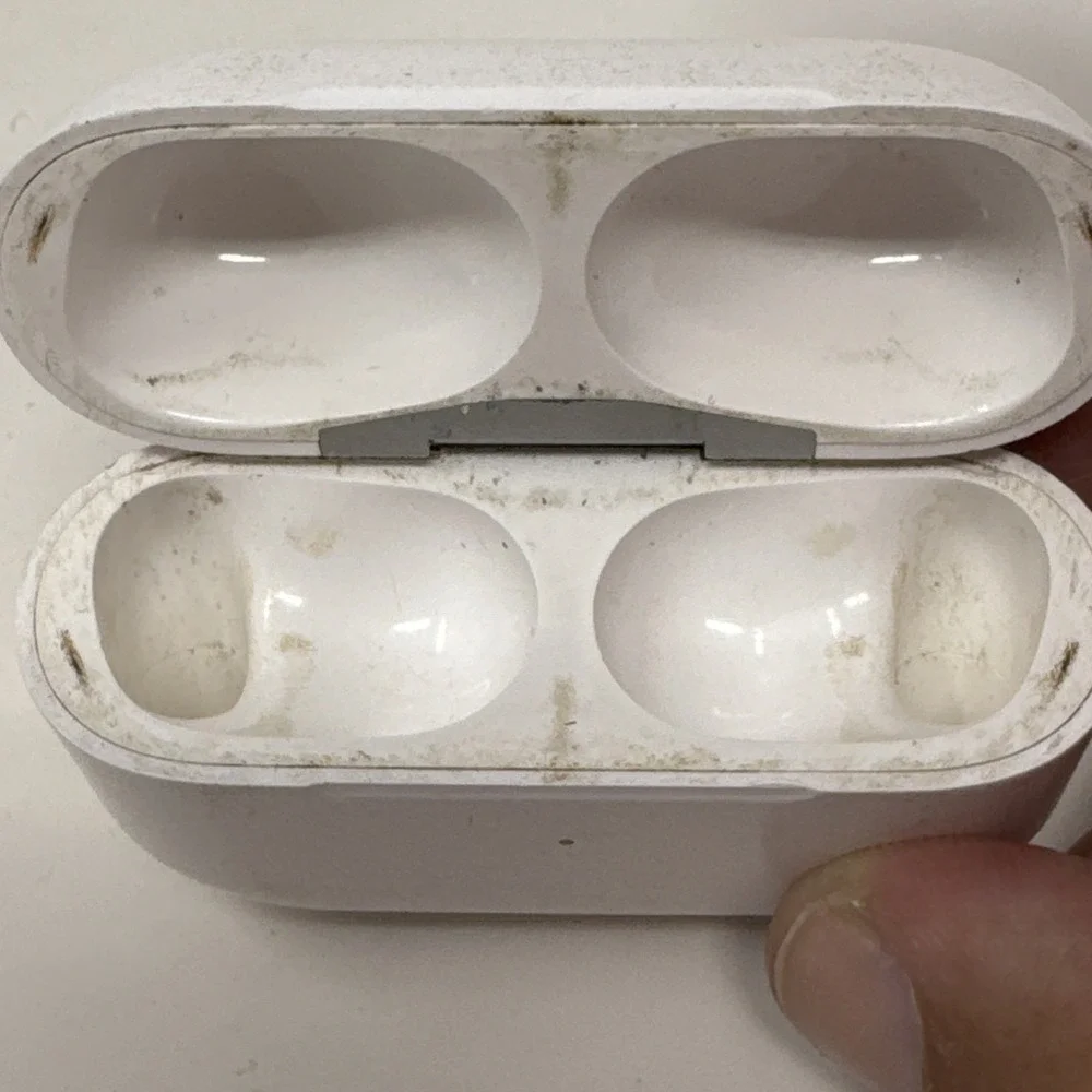 Apple AirPods Pro 2nd Gen CHARGING CASE Replacement Lightning‎ Only - A2618